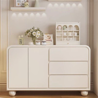 Příborník s vysokým leskem